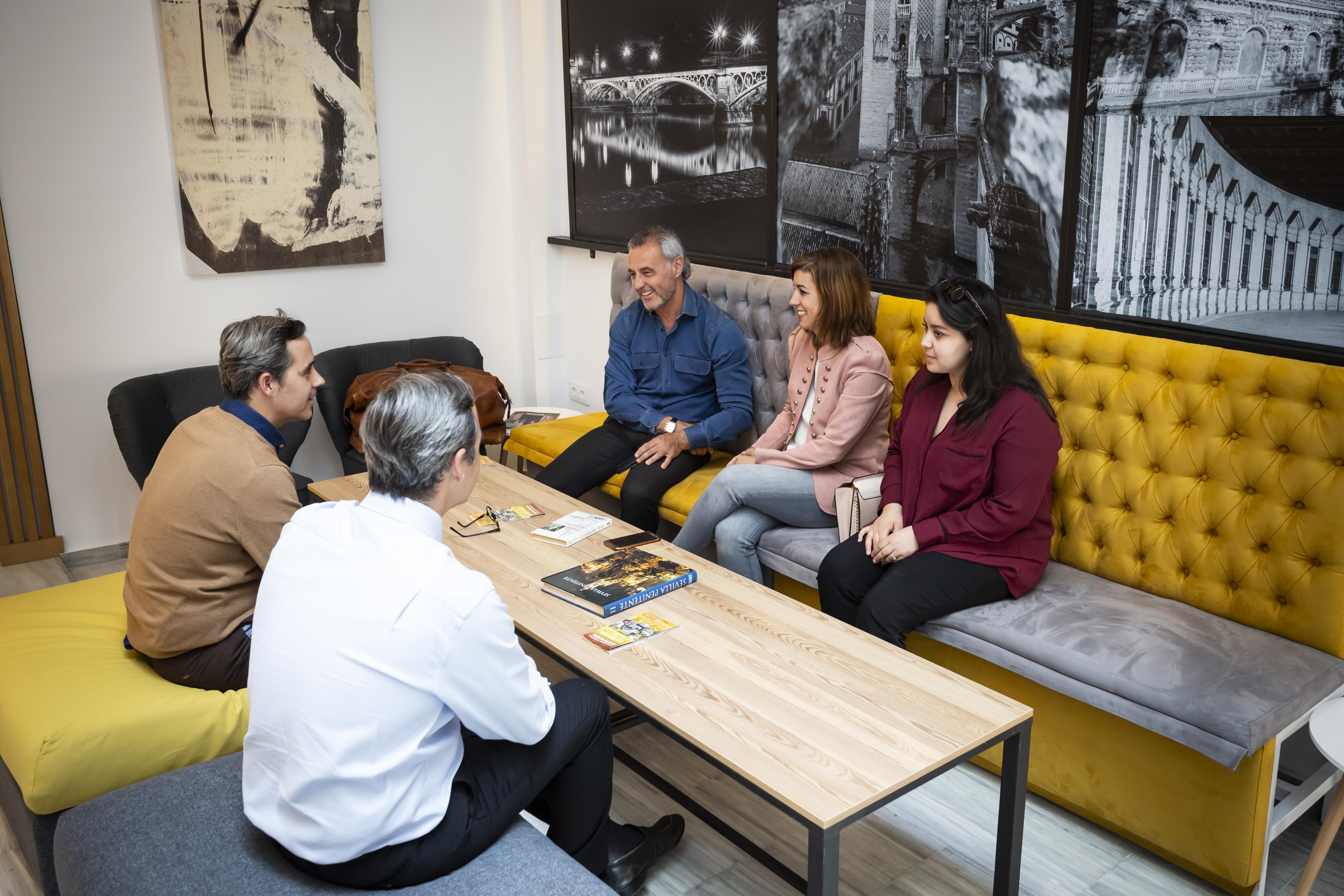 Basic Hotel Sevilla Catedral Экстерьер фото