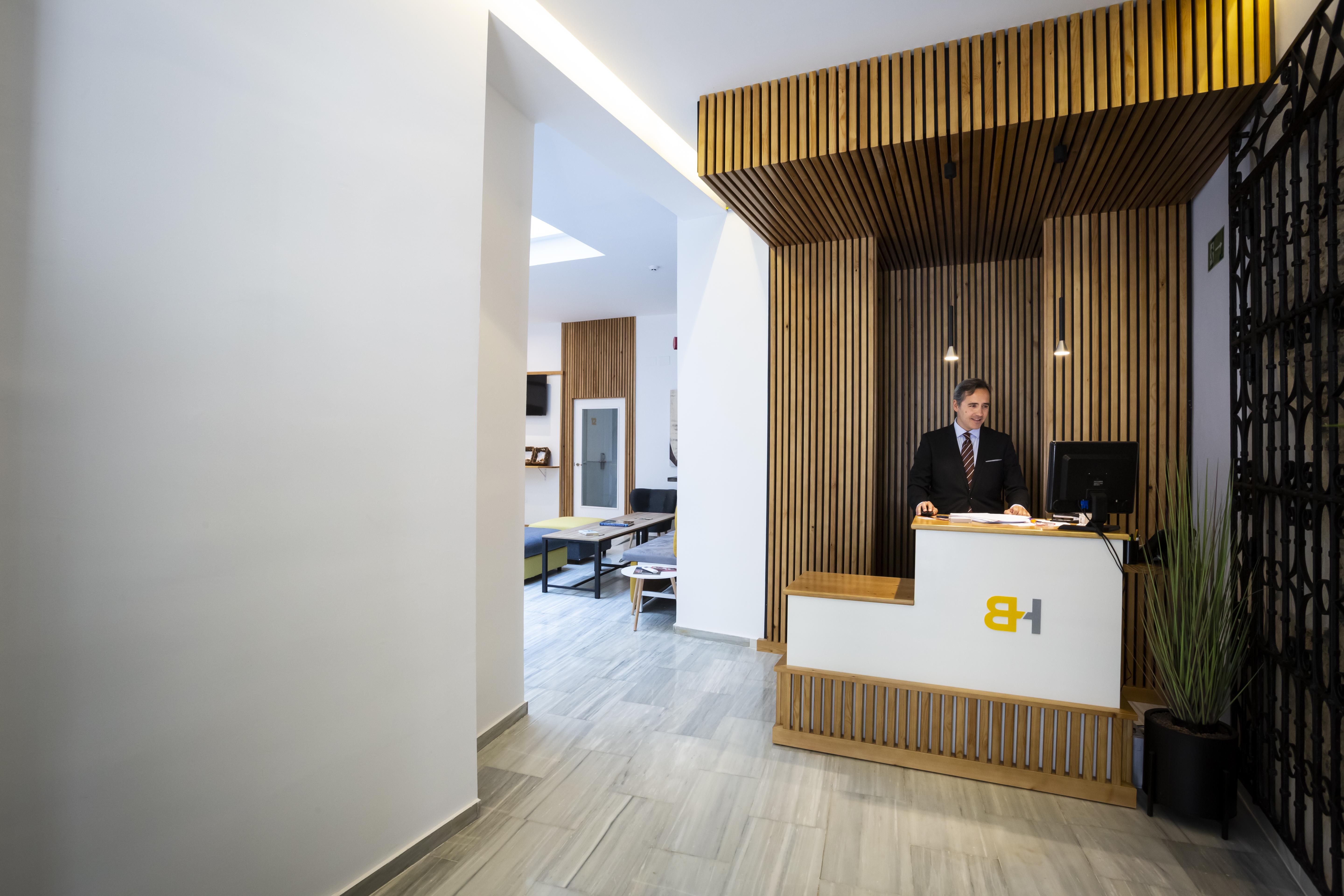 Basic Hotel Sevilla Catedral Экстерьер фото