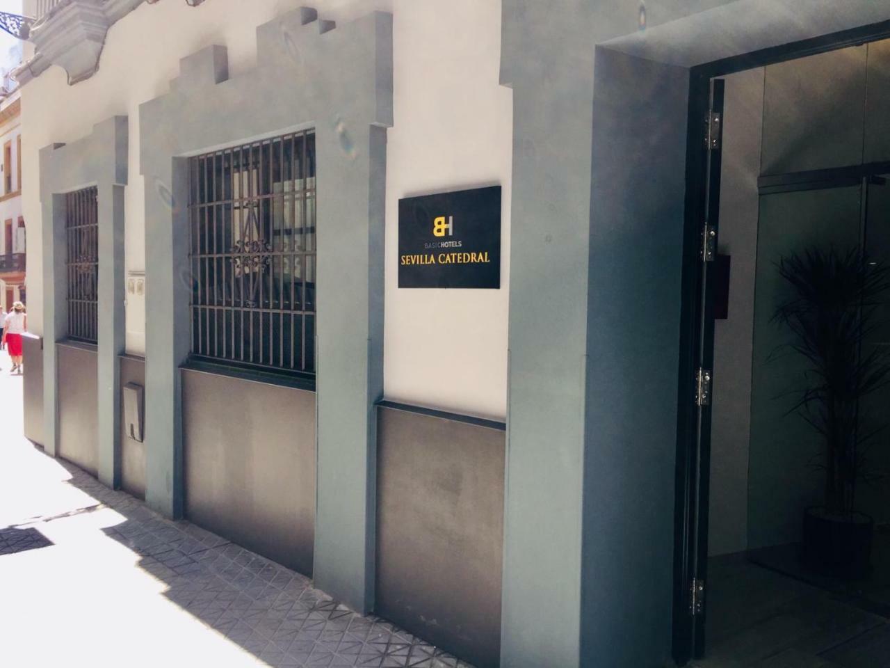 Basic Hotel Sevilla Catedral Экстерьер фото
