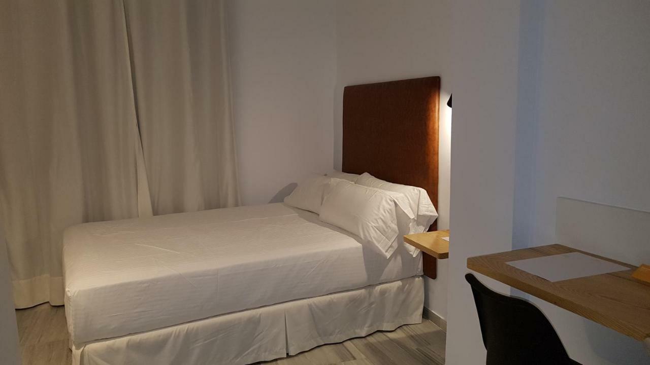 Basic Hotel Sevilla Catedral Экстерьер фото