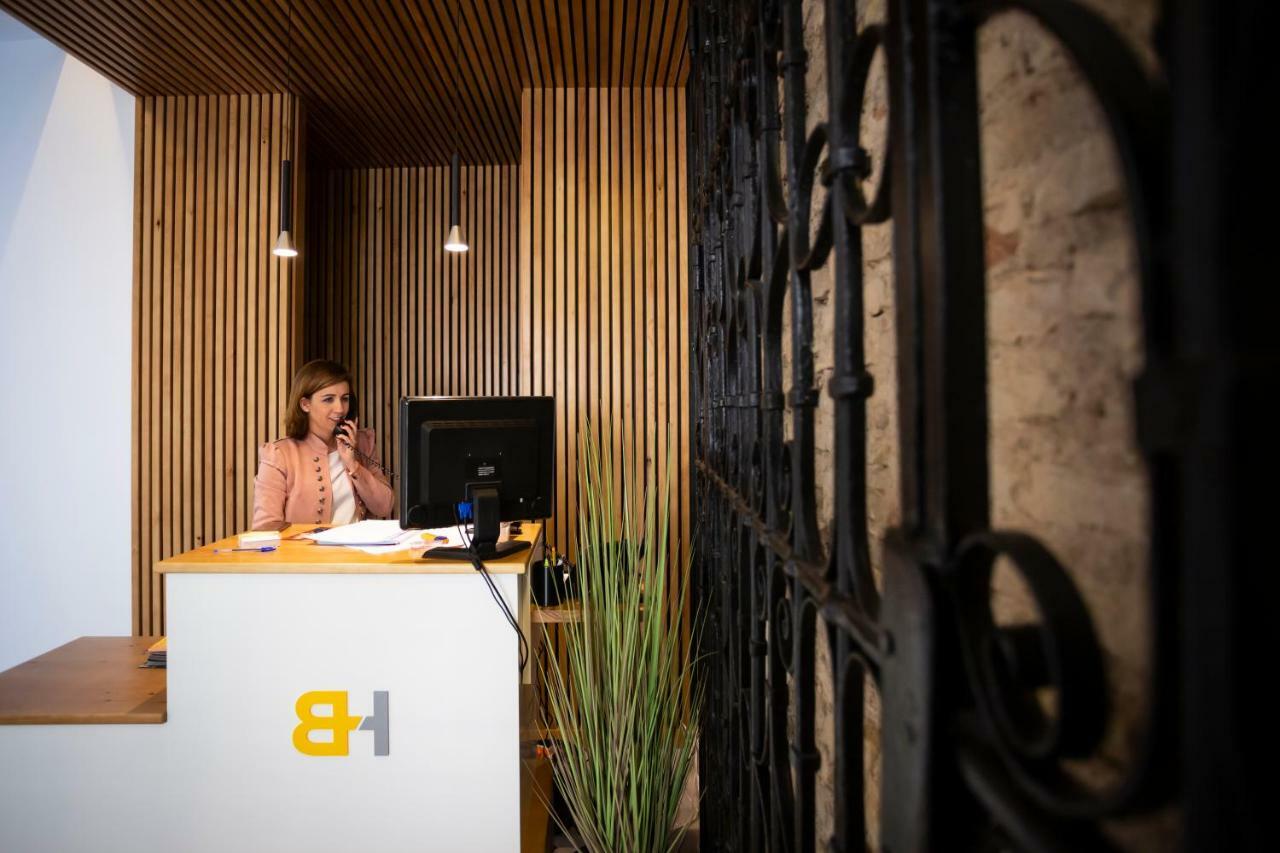 Basic Hotel Sevilla Catedral Экстерьер фото